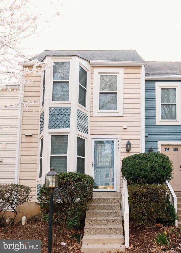 3 bedroom townhouse for sale at 1703 Whisperhill Dr Reston 20194 - $500,000