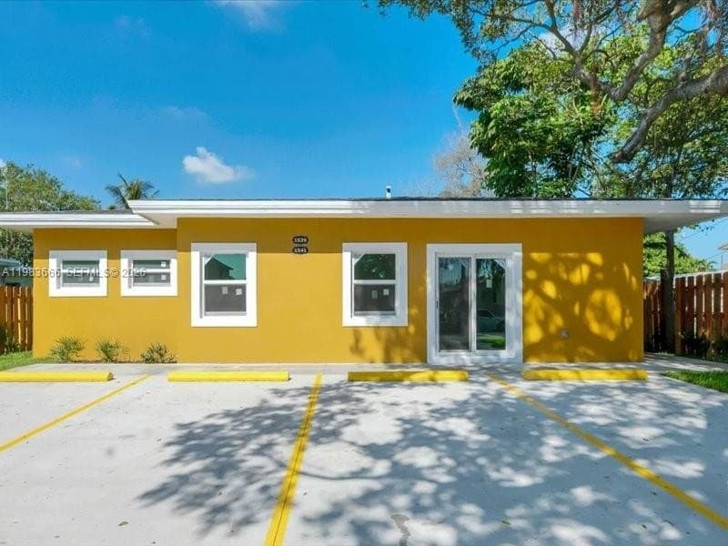 4 bedroom multi-family for sale at 1539 SW 44th Ave Broadview Park - $1,099,000