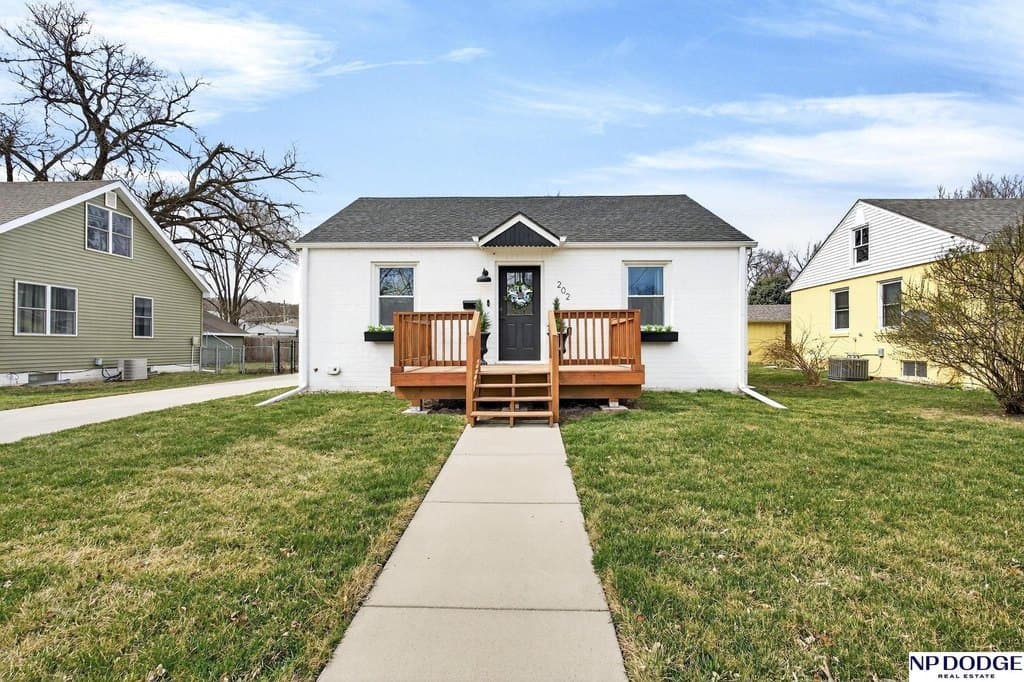 3 bedroom house for sale at 202 Hollostone Dr Blair - $315,000