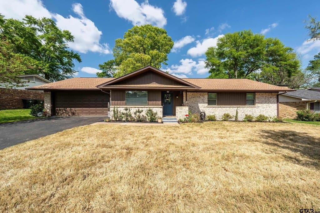3 bedroom house for sale at 316 Vicksburg Dr Tyler 75703 - $265,000