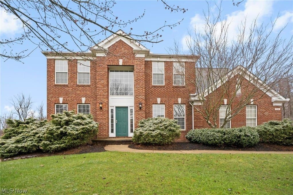 4 bedroom house for sale at 924 Theora Dr Brunswick 44212 - $450,000