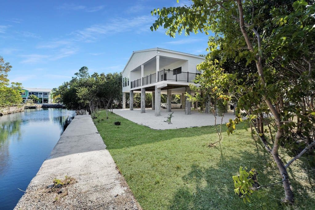 4 bedroom house for sale at 1547 Gardenia Ln Big Pine Key - $1,249,000