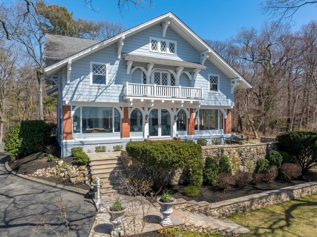 8 bedroom house for sale at 10 Pine Path Belle Terre - $4,490,000