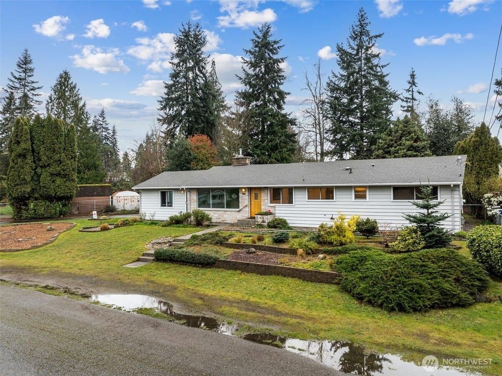 3 bedroom house for sale at 18930 66th Pl W Lynnwood 98036 - $875,000