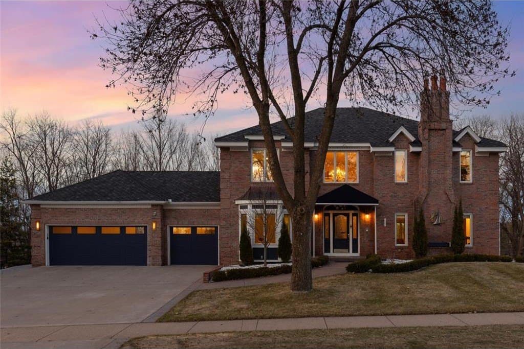 4 bedroom house for sale at 10692 Mount Curve Rd Eden Prairie 55347 - $1,050,000
