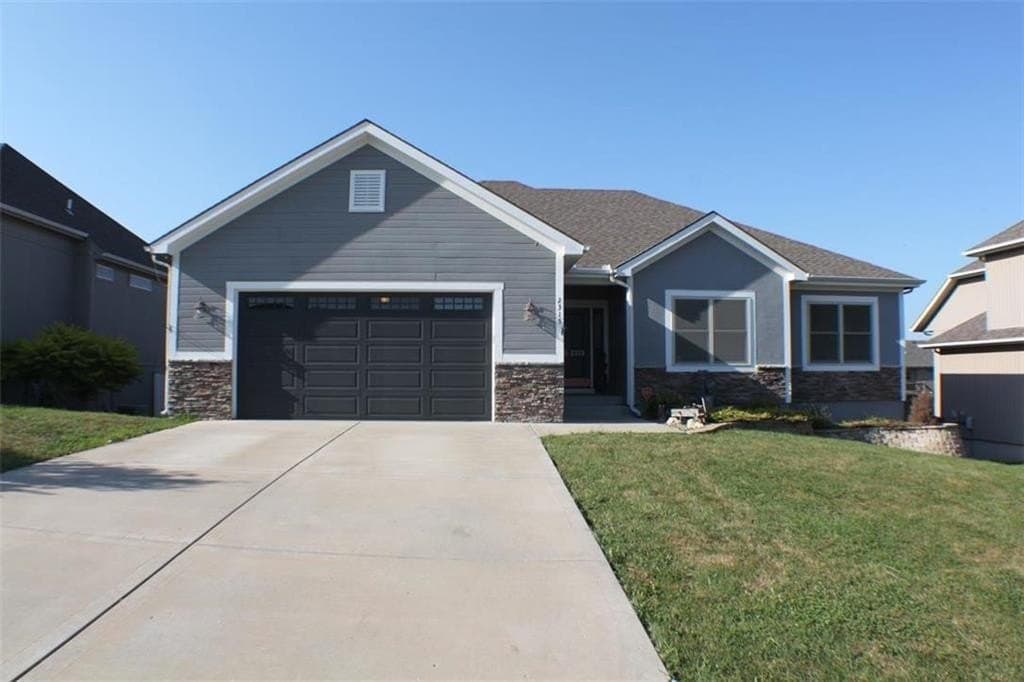 4 bedroom house for sale at 2315 NW Hedgewood Dr Grain Valley 64029 - $419,000