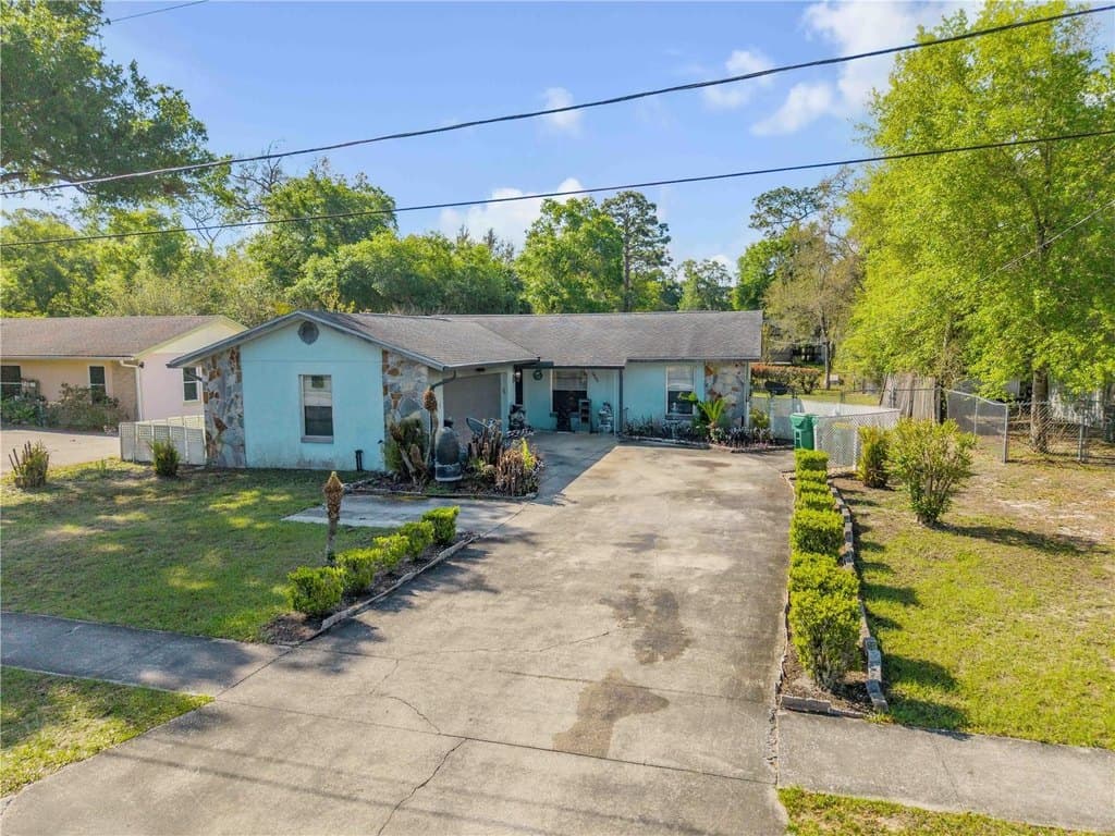 3 bedroom house for sale at 1460 Chris Ave DeLand 32724 - $225,000