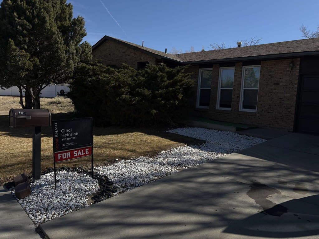 6 bedroom house for sale at 409 Emerald St Rock Springs 82901 - $385,000
