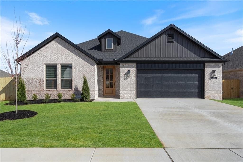 3 bedroom house for sale at 6806 SW Basswood Ave Bentonville - $379,900