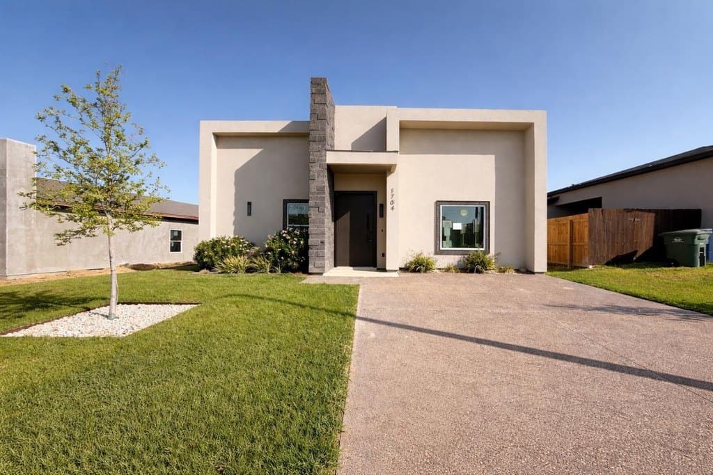3 bedroom house for sale at 1704 Cordova Dr Laredo - $269,900