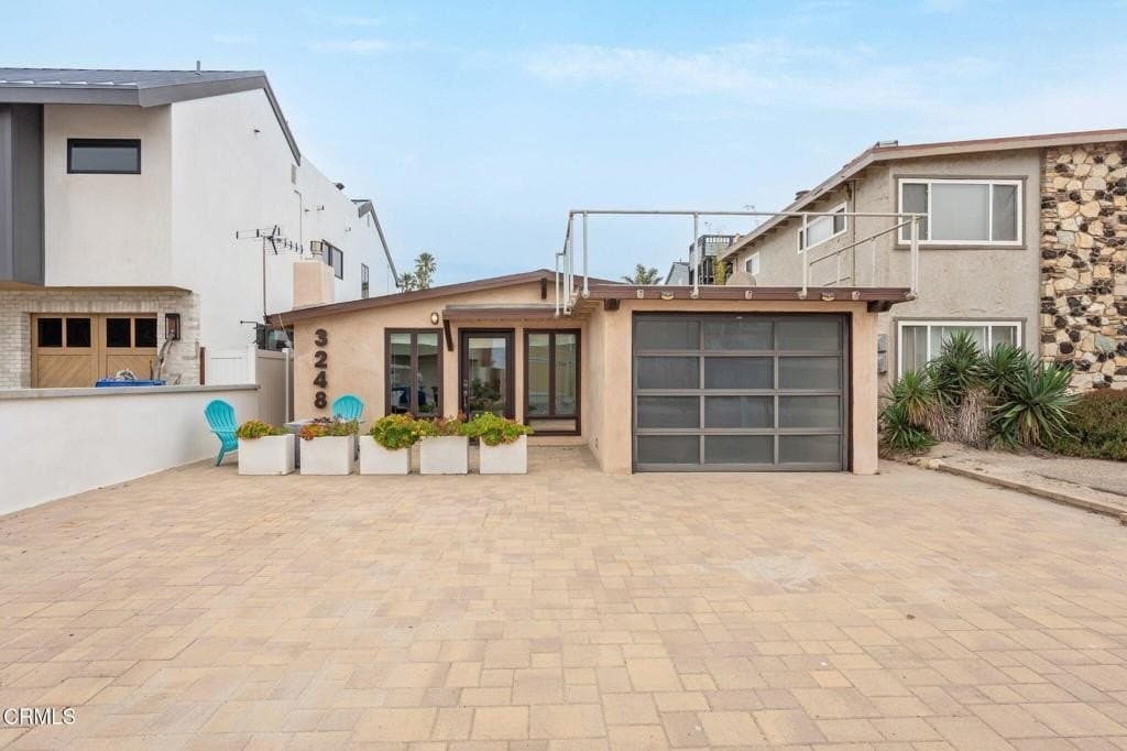 3 bedroom house for sale at 3248 Ocean Dr Channel Islands Beach - $1,350,000