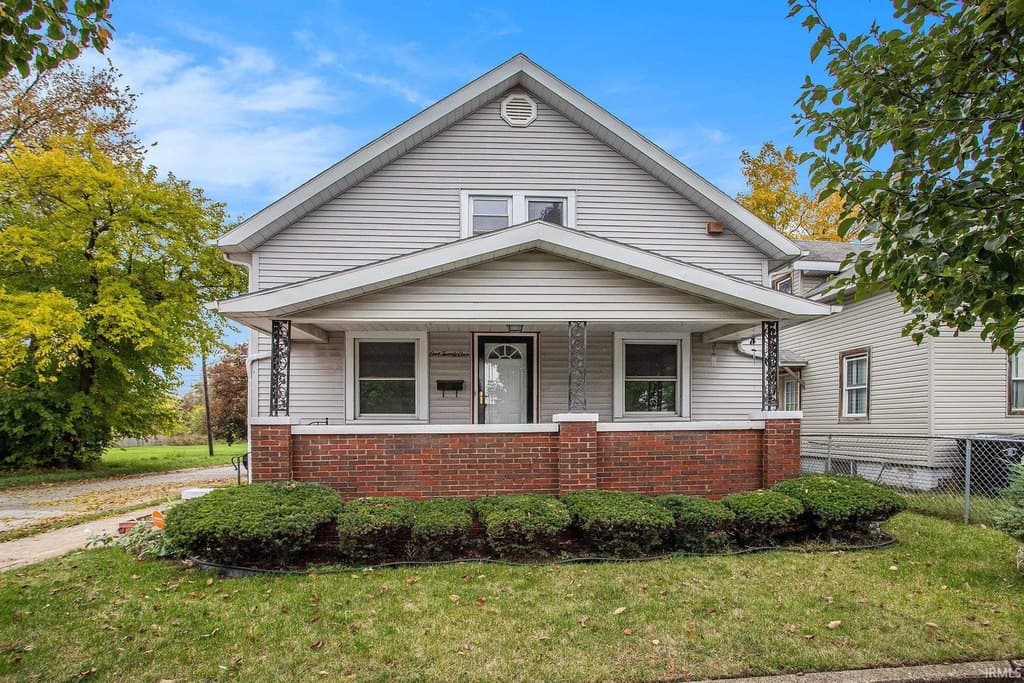3 bedroom house for sale at 121 S Meade St South Bend - $170,000