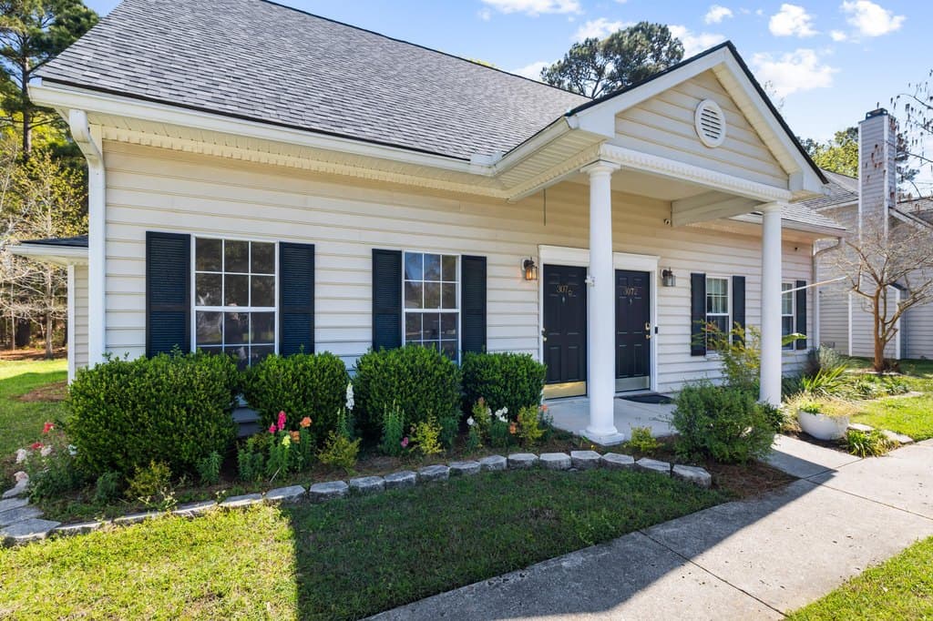 3 bedroom townhouse for sale at 3076 Queensgate Way Mount Pleasant 29466 - $425,000