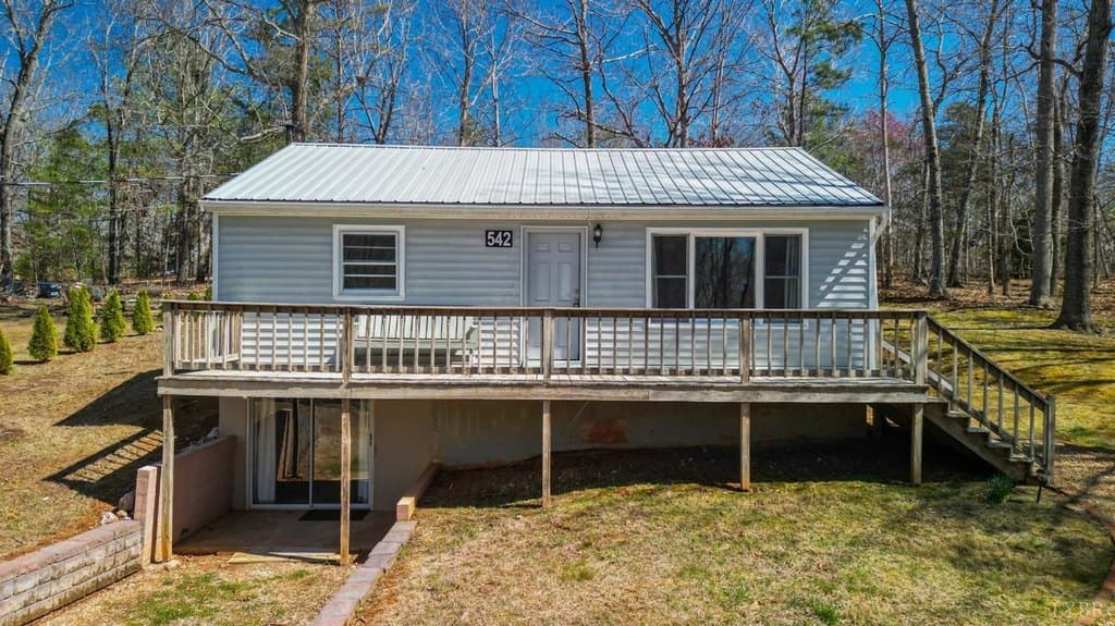 2 bedroom house for sale at 542 Lake Nelson Ln Arrington - $179,000