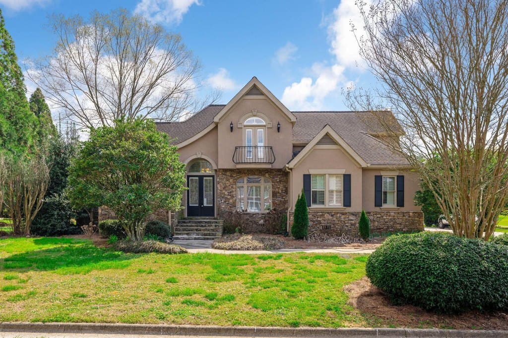 4 bedroom house for sale at 1815 Marthas Bridge Rd Dalton 30720 - $500,000