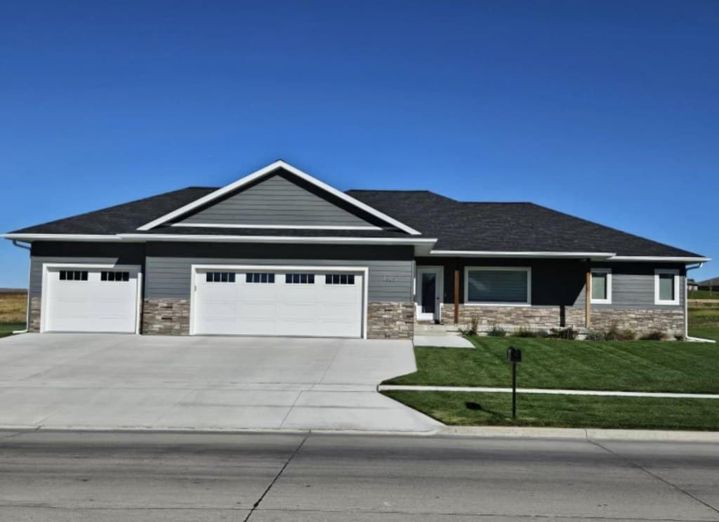 5 bedroom house for sale at 1105 W 50th St Kearney 68845 - $595,000