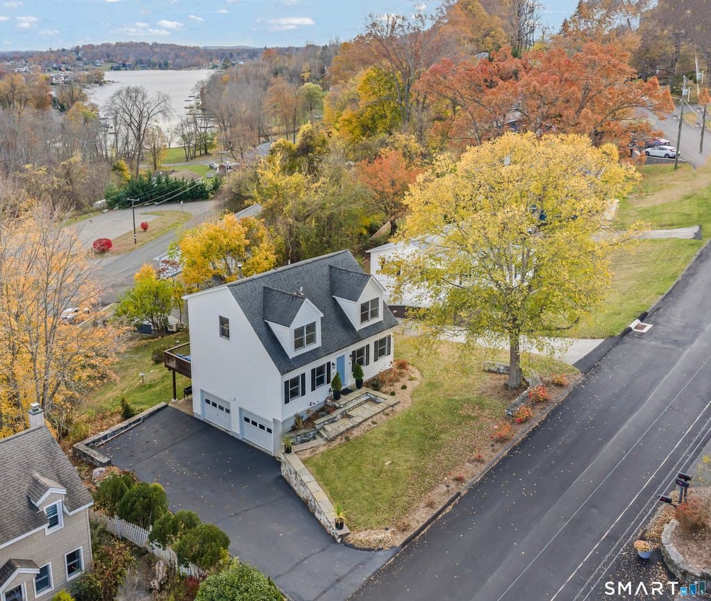 3 bedroom house for sale at 15 Berkshire Dr Candlewood Orchards - $829,000