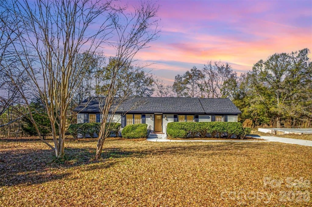 3 bedroom house for sale at 211 Ole Simpson Pl Catawba - $399,900