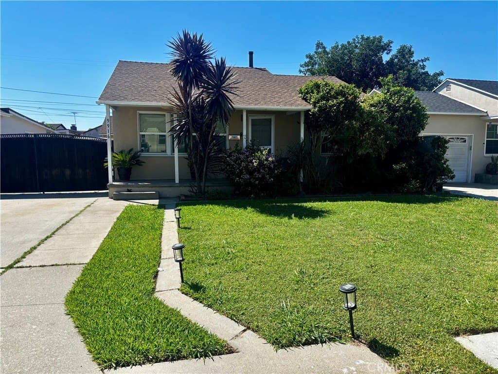 2 bedroom house for sale at 9916 Liggett St Bellflower - $750,000