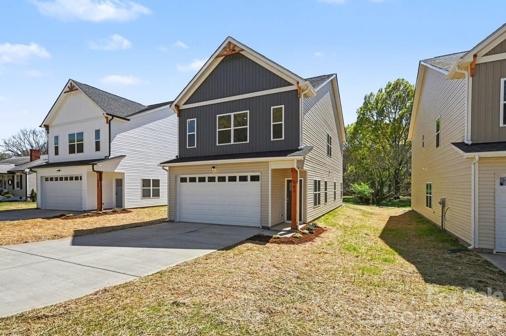 4 bedroom house for sale at 562 W Wilson Ave Mooresville 28115 - $400,000