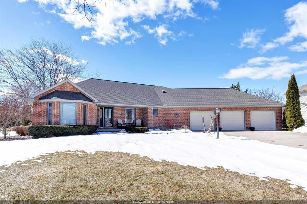3 bedroom house for sale at 1642 Diamond Dr Bellevue - $499,900