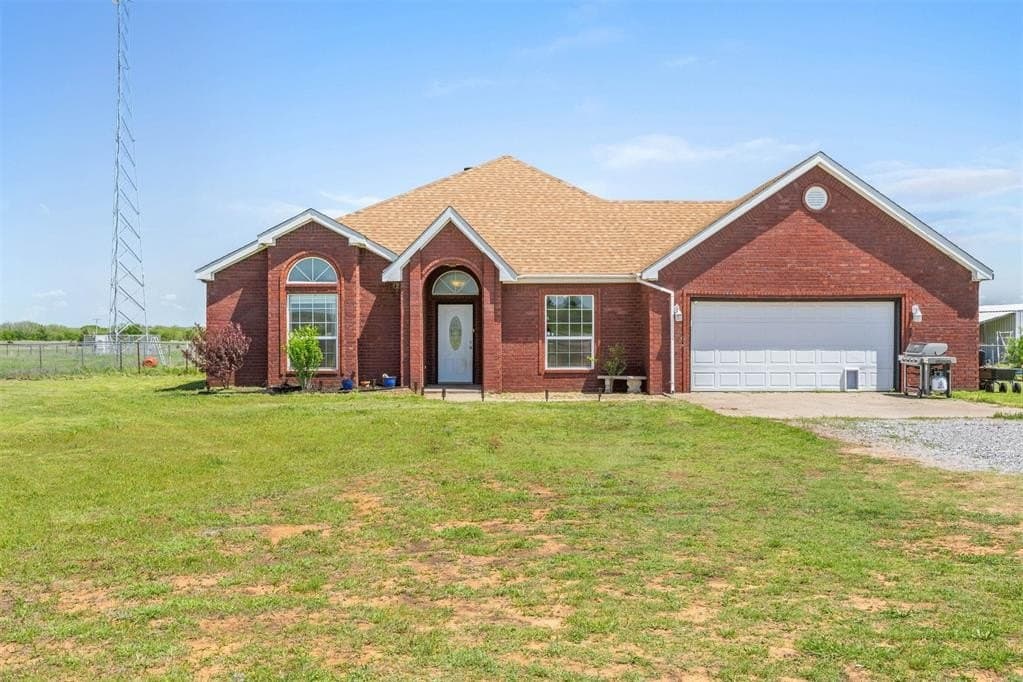 4 bedroom house for sale at 168466 9 Mile Rd Central High - $309,000