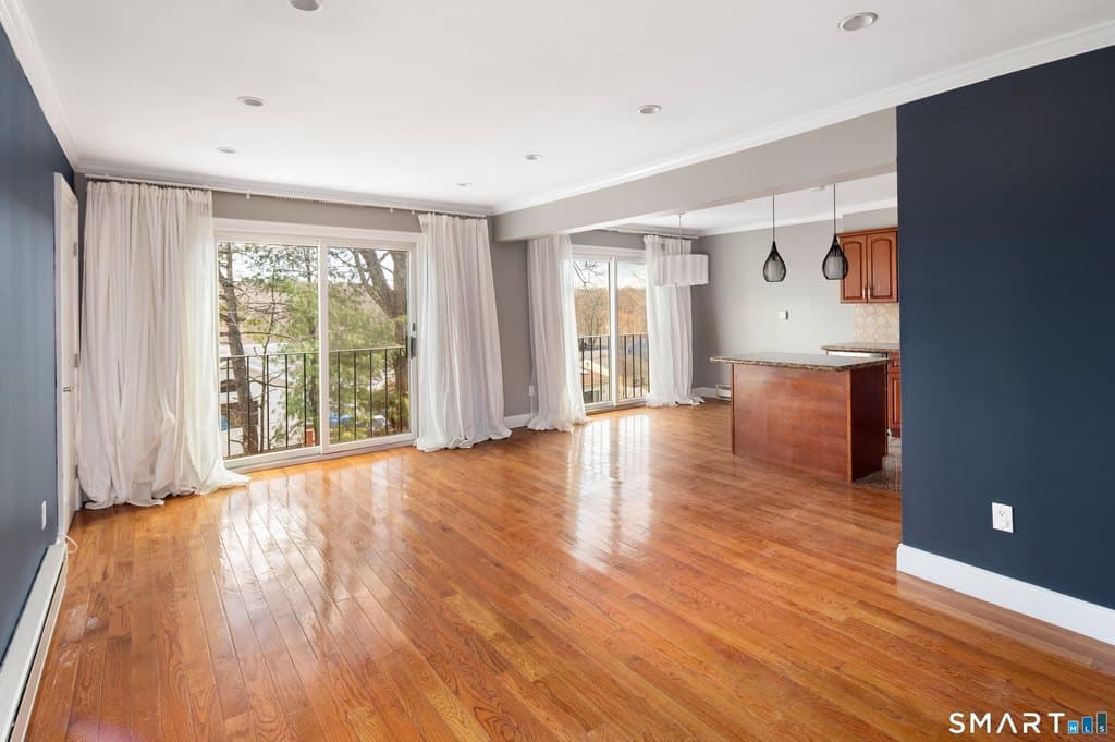 2 bedroom condo for sale at 201 Highview Ave Apt C2 Stamford - $399,000