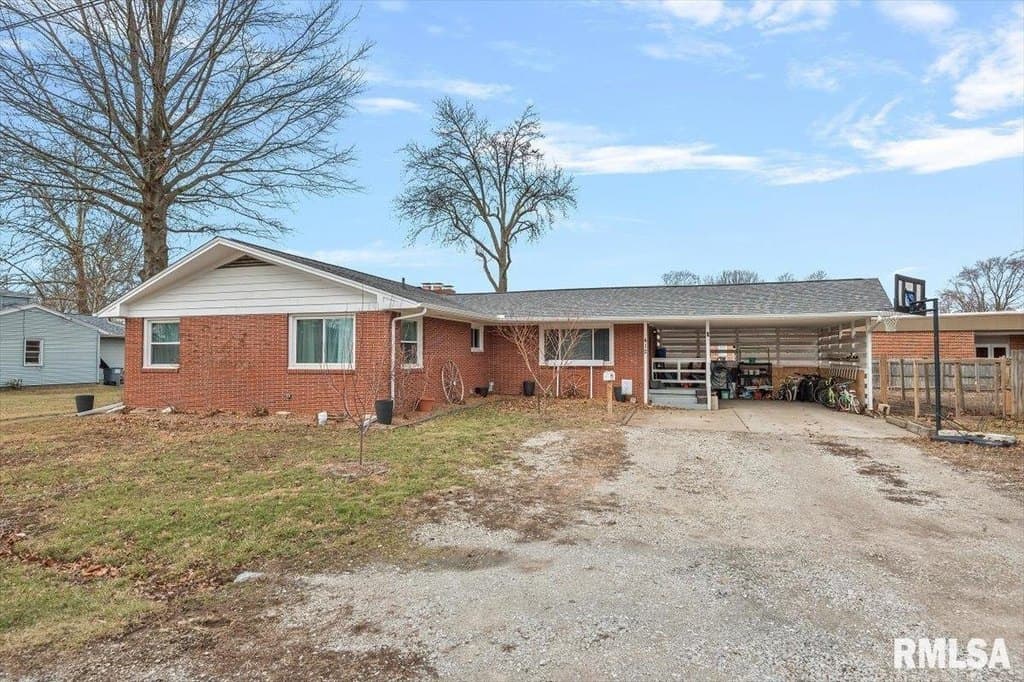 3 bedroom house for sale at 412 Park Ave Auburn - $188,000