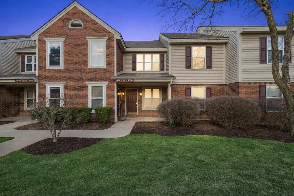 2 bedroom condo for sale at 1651 Emerson Cir Rochester Hills 48307 - $169,900