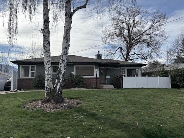 3 bedroom house for sale at 727 NE Memorial Dr Grants Pass 97526 - $374,900