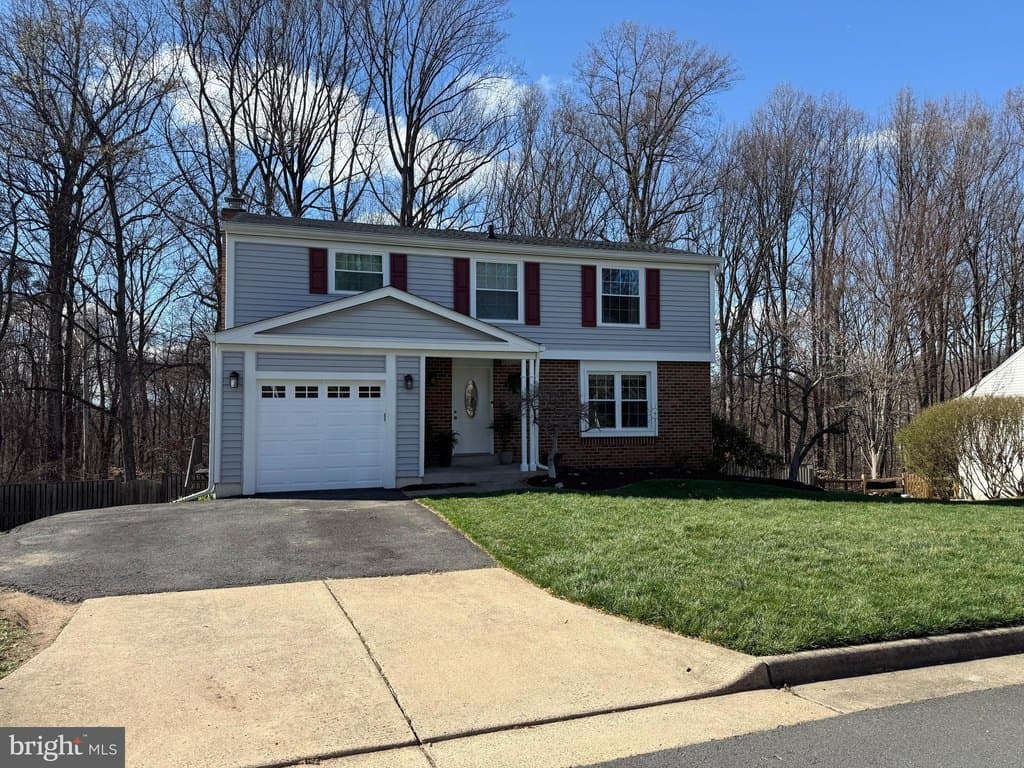 4 bedroom house for sale at 5216 Jarrett Ct Centreville - $835,000