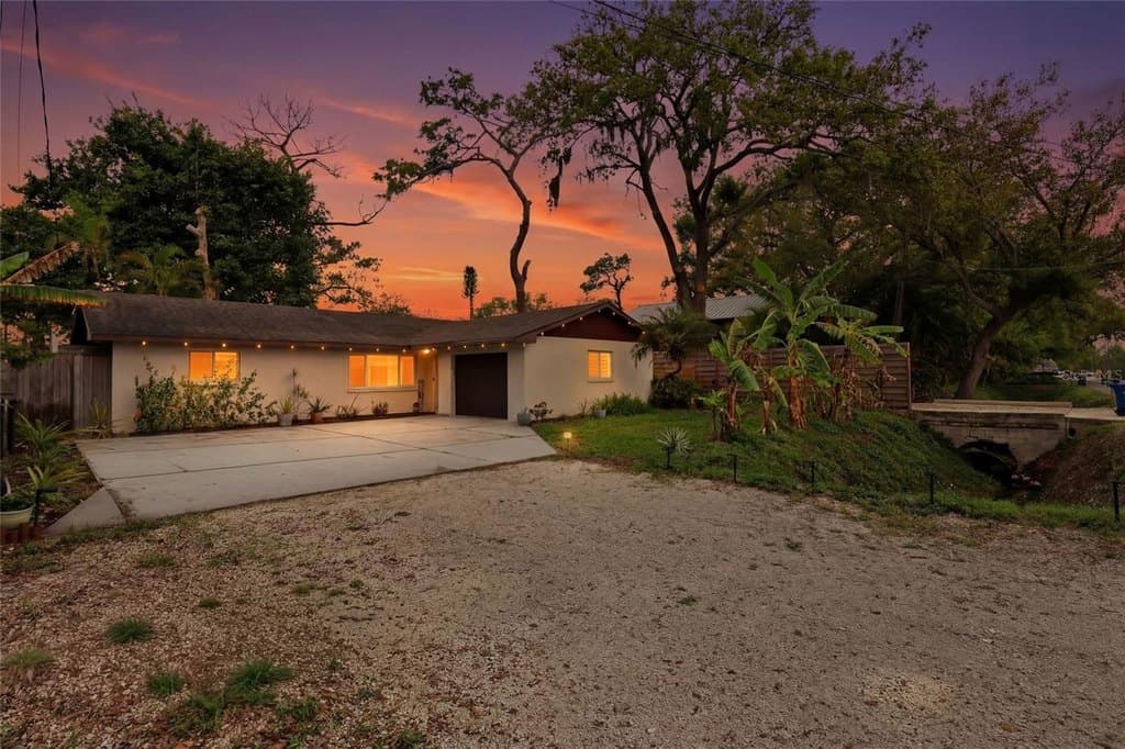 3 bedroom house for sale at 4576 Bliss Rd Bee Ridge - $410,000