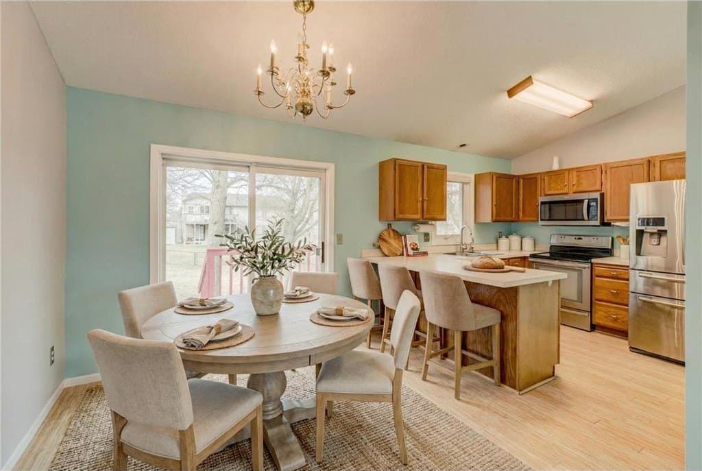 3 bedroom house for sale at 4745 Narvik Dr Eagan 55122 - $400,000