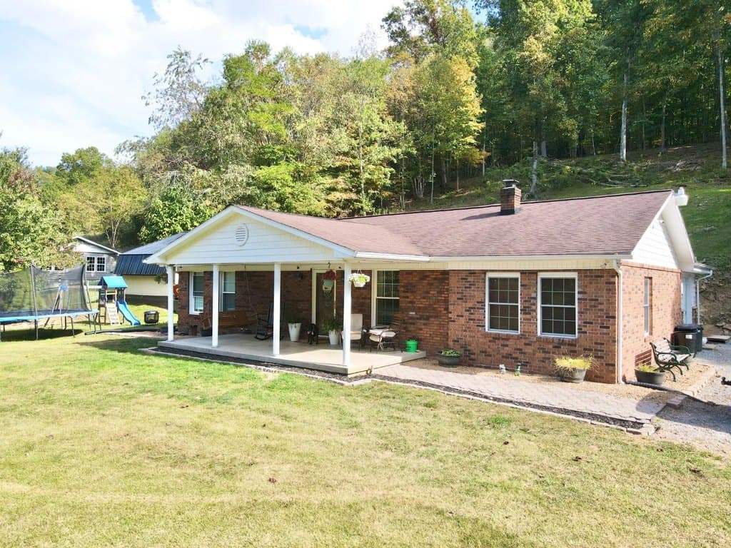 3 bedroom house for sale at 113 Neon Dr Bluefield - $205,500