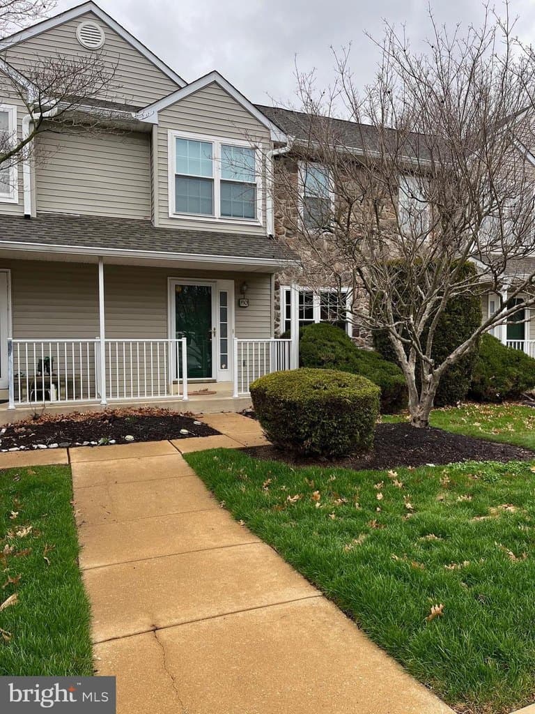 3 bedroom townhouse for sale at 830 Amber Ln West Chester 19382 - $465,000
