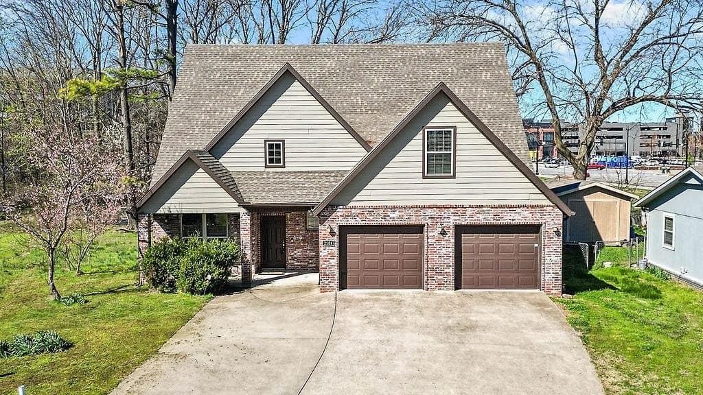 4 bedroom house for sale at 2104 Delwhite Dr Bentonville - $990,000