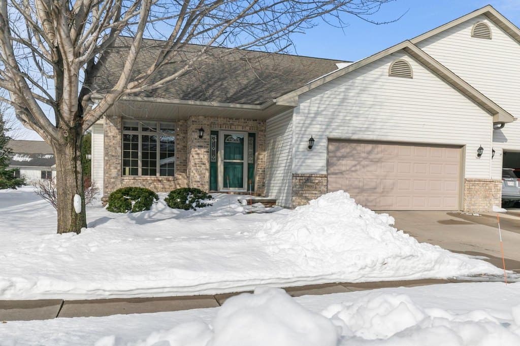 2 bedroom condo for sale at 4801 N Fallview Ln Appleton - $350,000