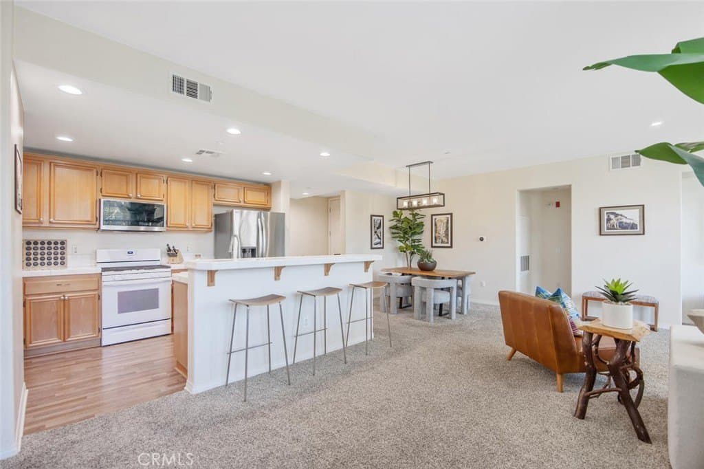3 bedroom condo for sale at 243 Riverdale Ct Apt 431 Camarillo - $734,000
