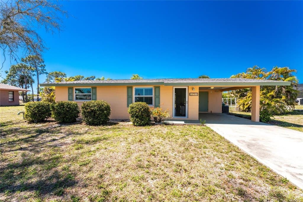 2 bedroom house for sale at 2550 10th St Englewood 34224 - $200,000