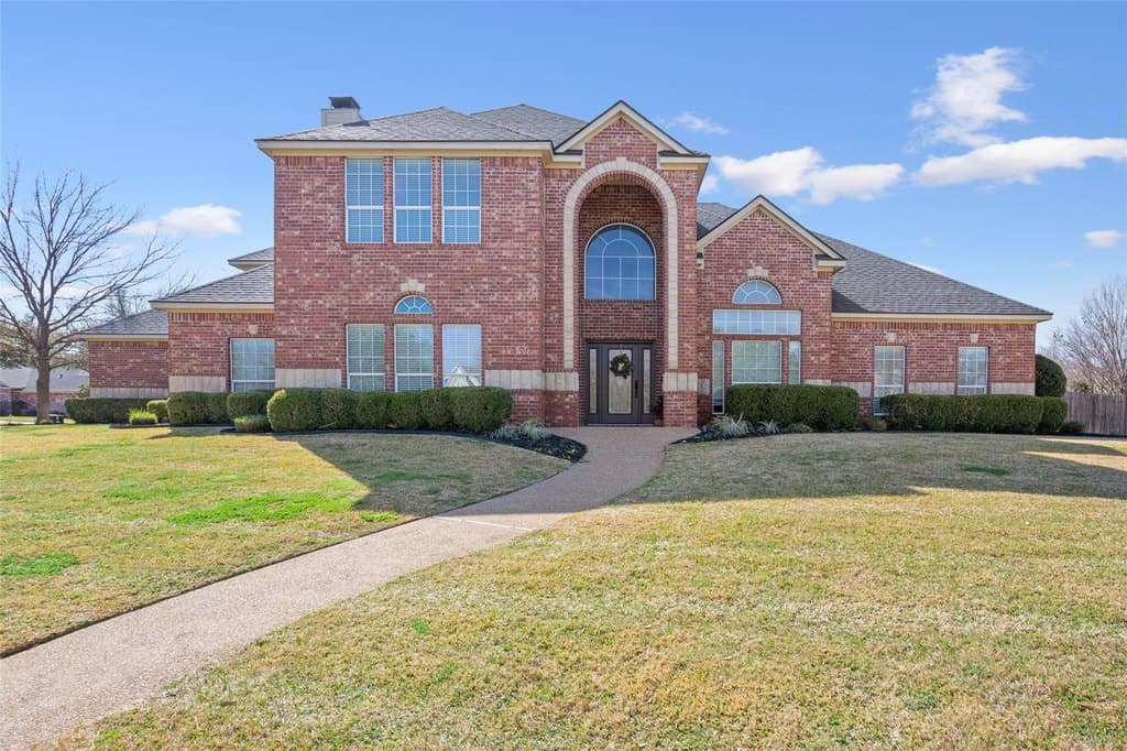 5 bedroom house for sale at 319 Winding Creek Ln McGregor - $759,000