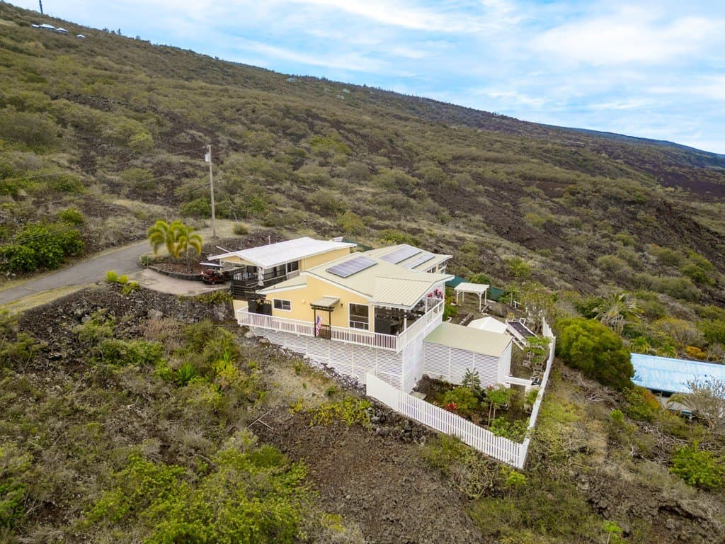 4 bedroom house for sale at 87-3175 Ili Ili Rd Captain Cook - $1,200,000