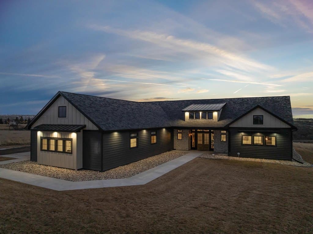 3 bedroom house for sale at 3516 Grayson Dr Burlington - $1,147,000