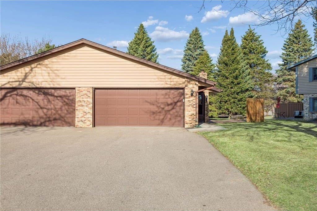 2 bedroom townhouse for sale at 7101 Robinwood Bay Woodbury 55125 - $269,900