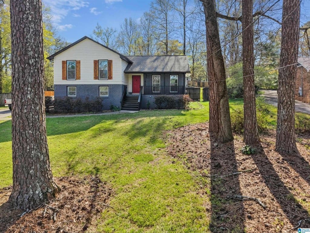 3 bedroom house for sale at 304 Ashland Ln Hoover 35226 - $374,900
