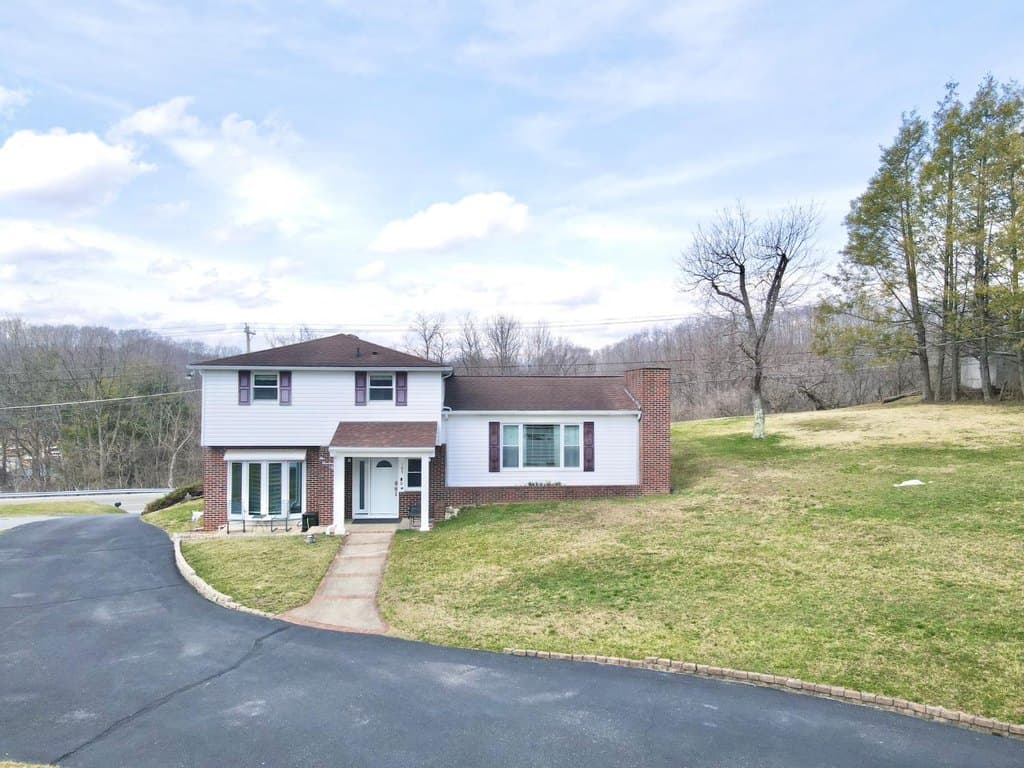 3 bedroom house for sale at 105 Valleydale St Bluefield - $274,900