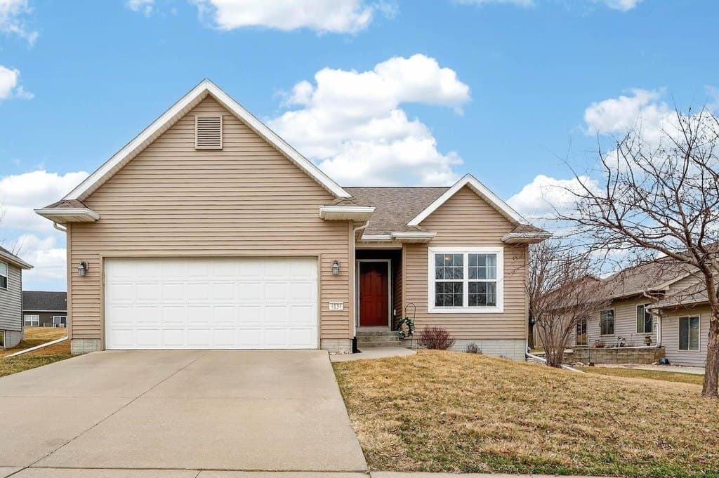 3 bedroom house for sale at 4134 Mockingbird Ln Waterloo 50702 - $325,000