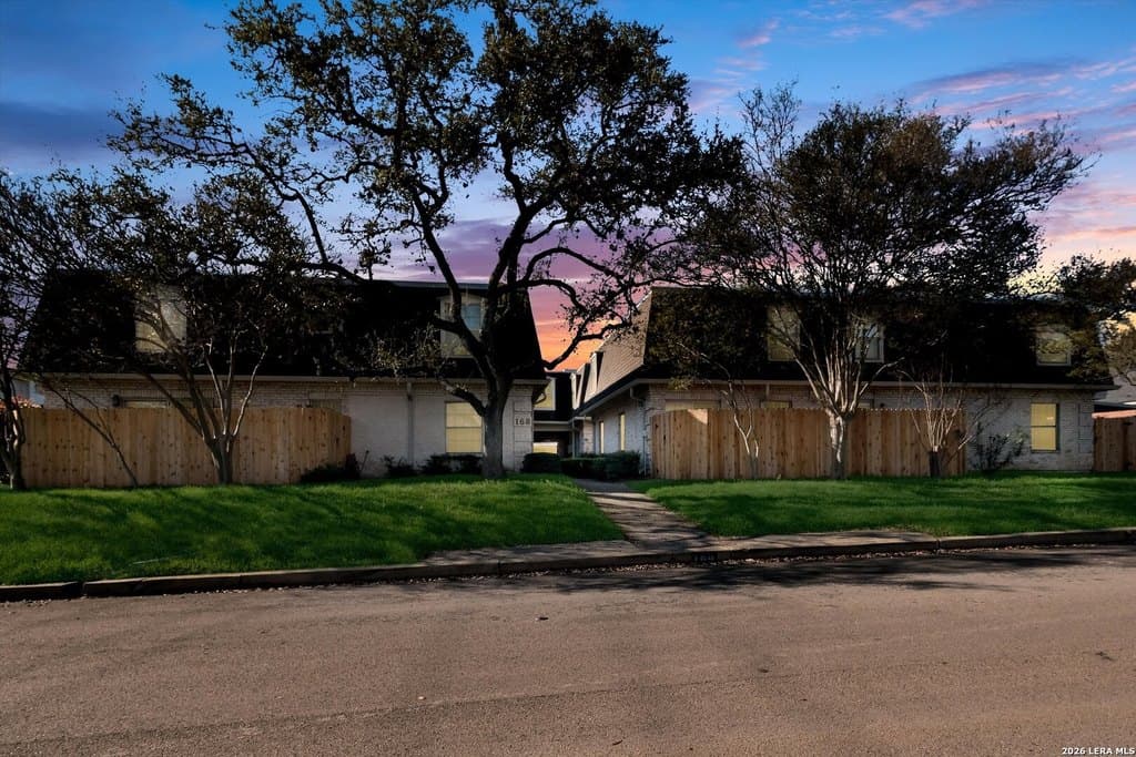 2 bedroom condo for sale at 168 Barilla Pl Apt 205 Alamo Heights - $275,000