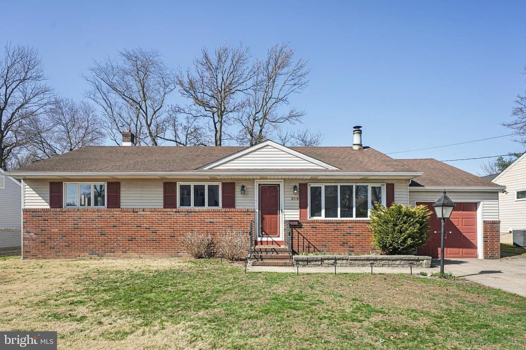 3 bedroom house for sale at 319 5th Ave Bellmawr - $325,000