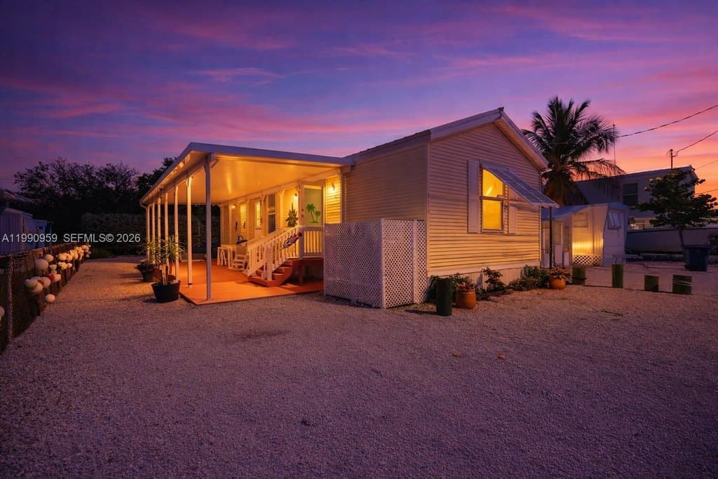 2 bedroom house for sale at 112 Tweedy Pie Ter Key Largo 33037 - $459,999