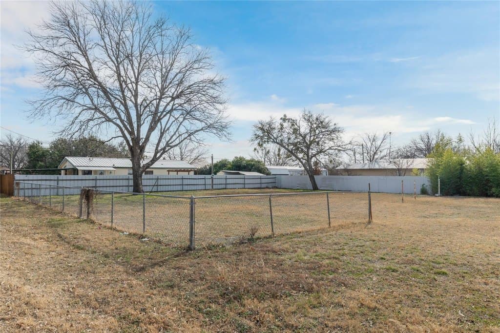 land for sale at 203 Martin Bangs - $20,000